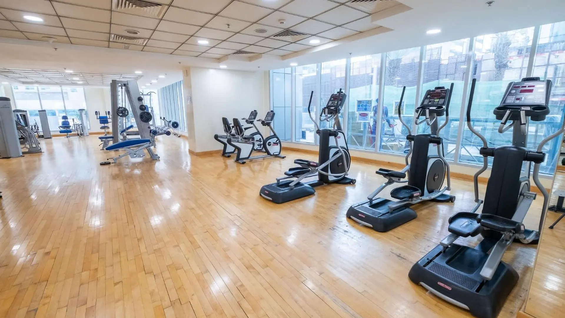 Dubai Marina Apartment Sleeps 4 With Balcony