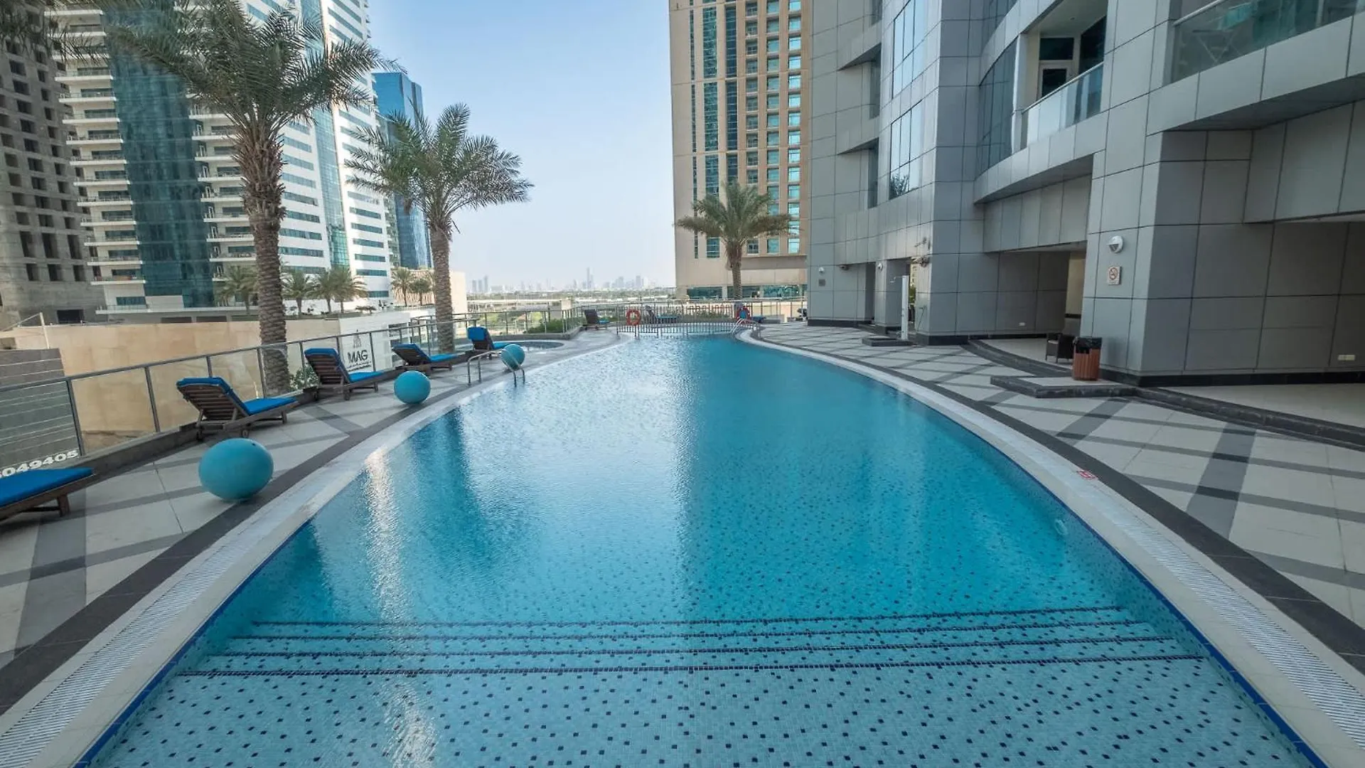Dubai Marina Apartment Sleeps 4 With Balcony