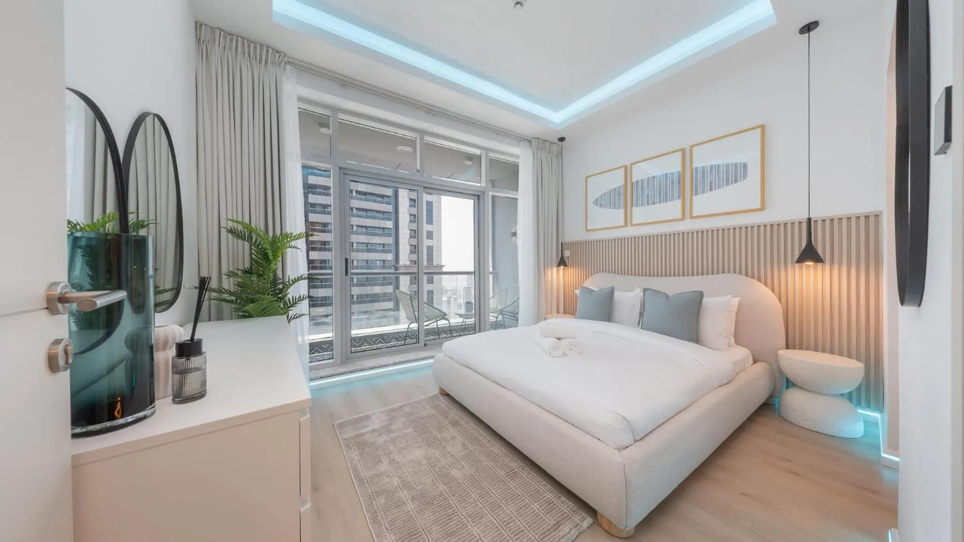 Dubai Marina Apartment Sleeps 4 With Balcony United Arab Emirates