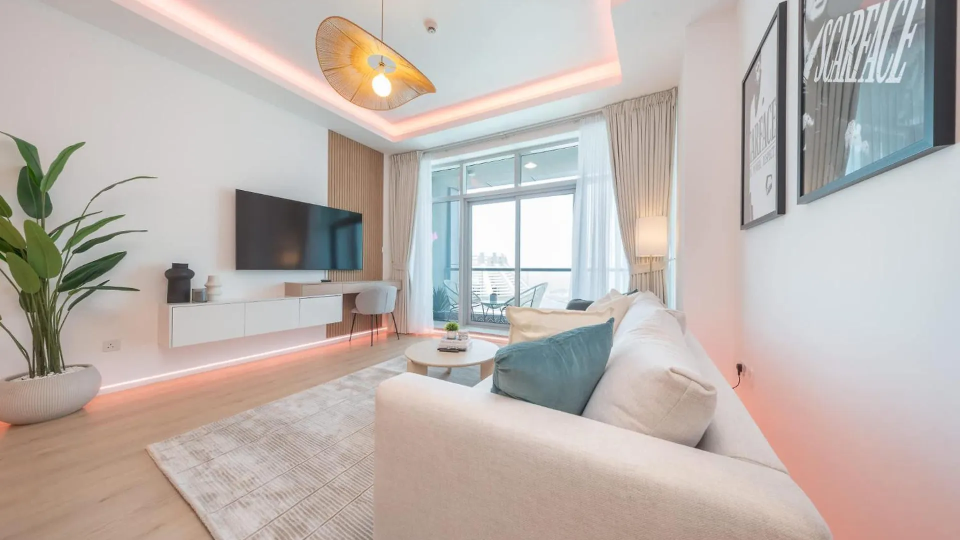 Dubai Marina Apartment Sleeps 4 With Balcony