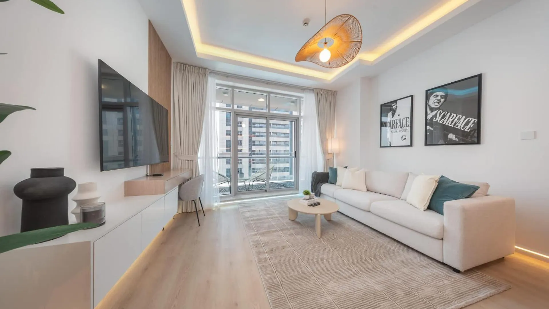 Dubai Marina Apartment Sleeps 4 With Balcony