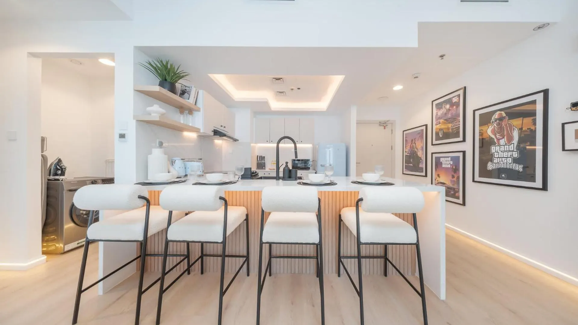 Dubai Marina Apartment Sleeps 4 With Balcony