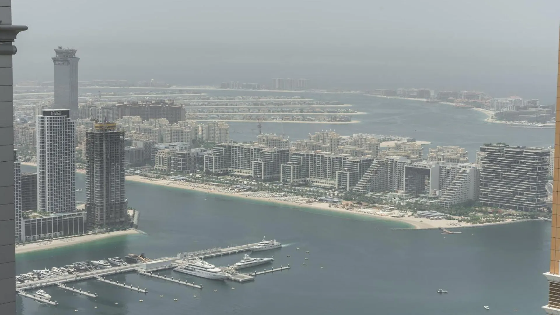 Dubai Marina Apartment Sleeps 4 With Balcony