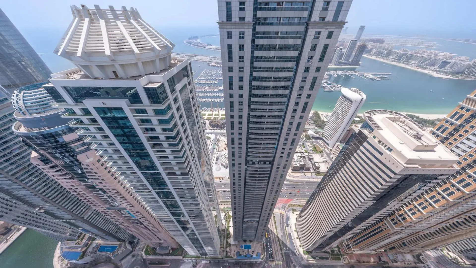 Dubai Marina Apartment Sleeps 4 With Balcony