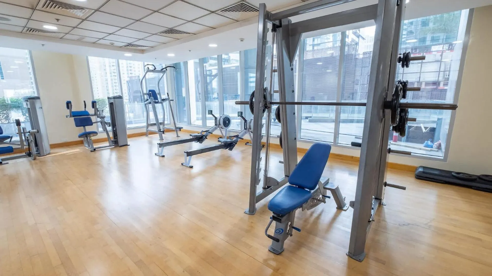 Dubai Marina Apartment Sleeps 4 With Balcony