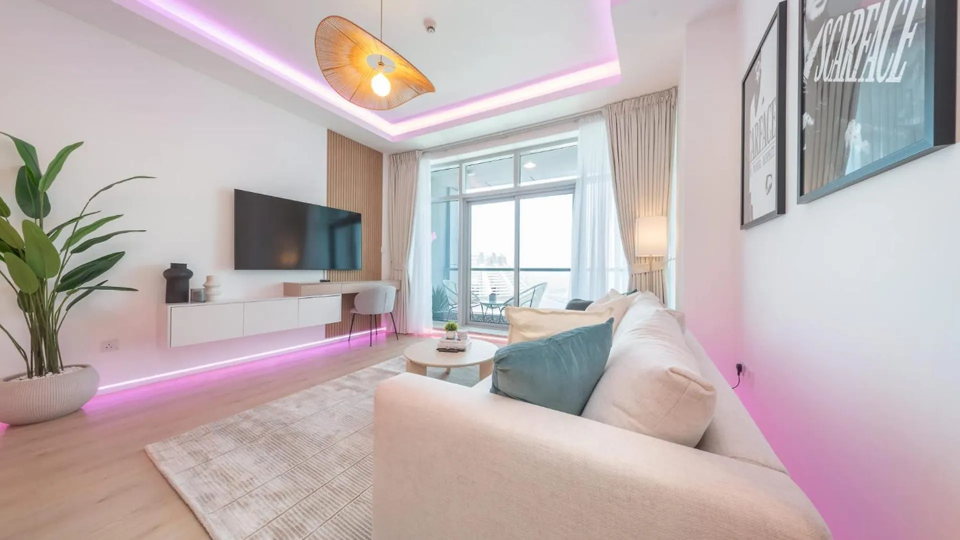 Dubai Marina Apartment Sleeps 4 With Balcony