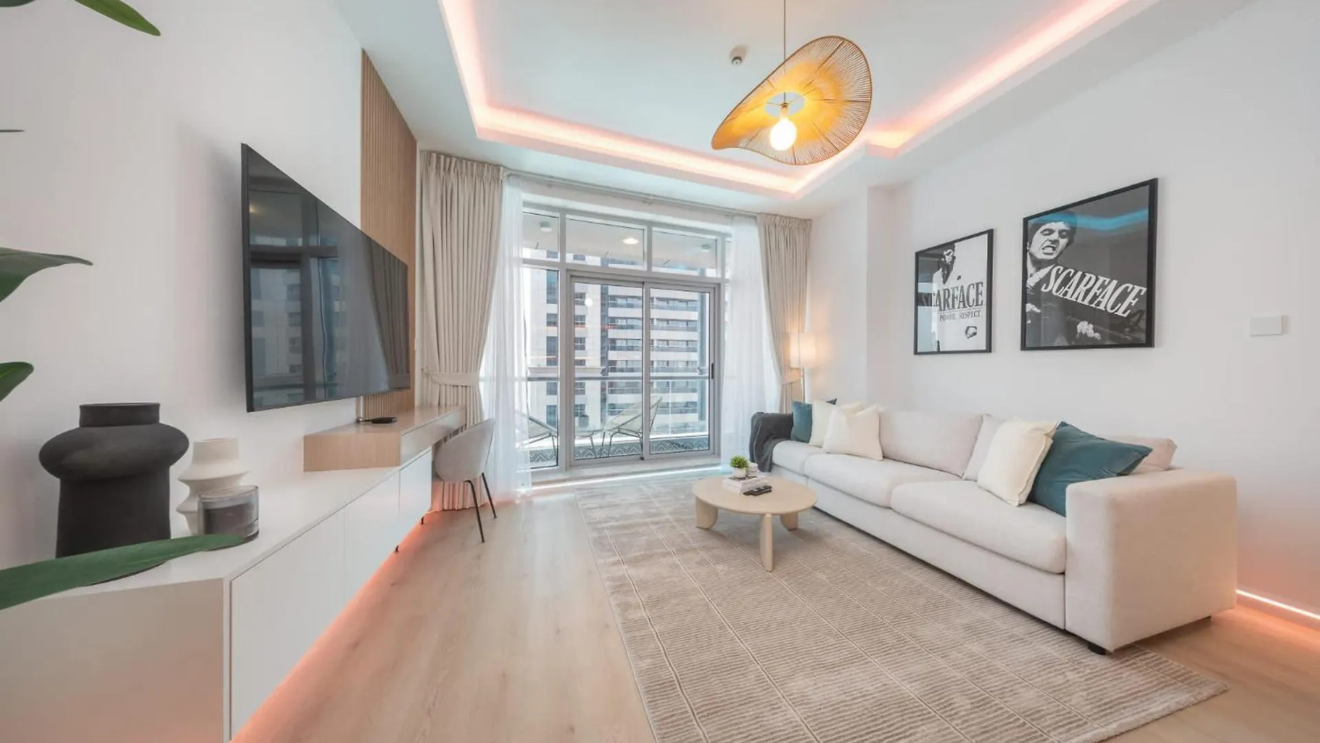 Dubai Marina Apartment Sleeps 4 With Balcony